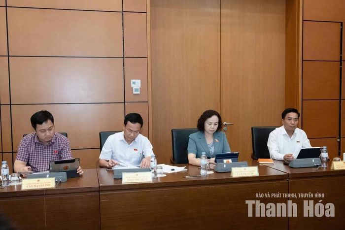 Phó Chủ tịch Quốc hội Nguyễn Doãn Anh và các đại biểu dự phiên thảo luận. Ảnh: Lâm Hiển