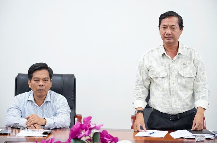 Bí thư Đảng ủy, Giám đốc Báo và Phát thanh - Truyền hình An Giang Lê Văn Chuyển phát biểu tại buổi làm việc.