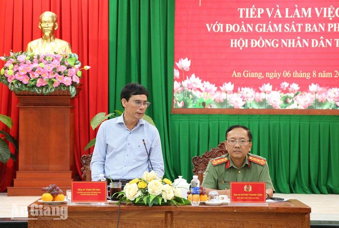 Ông Phạm Văn Màu, Trưởng Ban Pháp chế HĐND tỉnh An Giang, Trưởng đoàn giám sát phát biểu tại buổi làm việc.