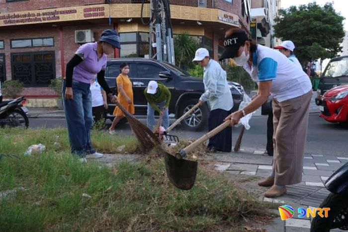 Người dân phường An Hải tích cực tham gia tổng dọn vệ sinh, chăm sóc cảnh quan, xây dựng môi trường sống xanh - sạch - đẹp từ những hành động thiết thực.