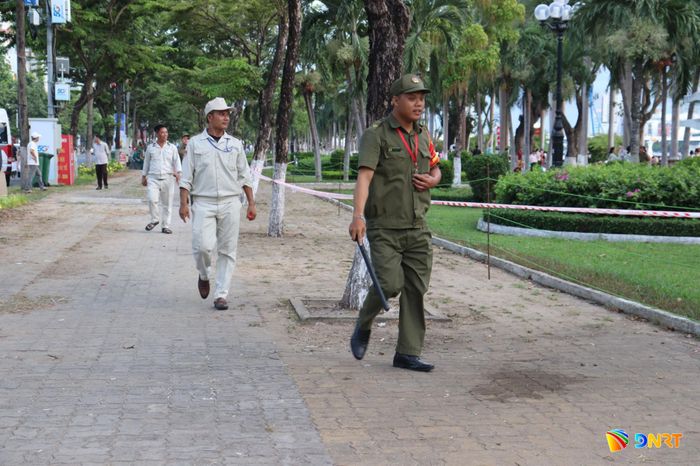Lực lượng chức năng tăng cường kiểm tra, quản lý trật tự đô thị tại các lễ hội, sự kiện quan trọng của thành phố. Ảnh: KHÁNH NGÂN