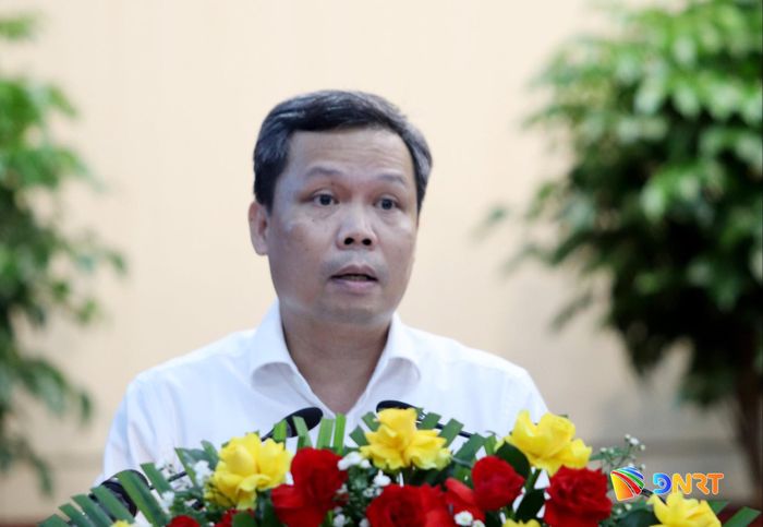 Trưởng ban Đô thị HĐND thành phố Lê Tùng Lâm báo cáo thẩm tra tại kỳ họp. Ảnh: TRỌNG HUY