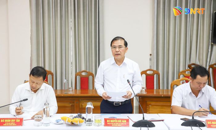 Phó Trưởng ban Thường trực Ban Tổ chức Thành ủy Nguyễn Đức Nam báo cáo tại buổi làm việc. Ảnh: NGỌC PHÚ