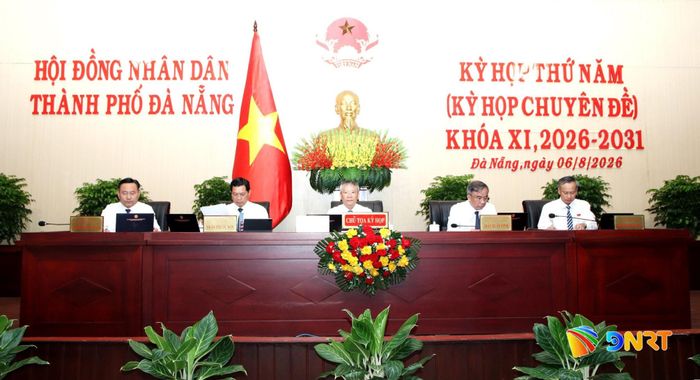 Chủ tọa kỳ họp. Ảnh: TRỌNG HUY