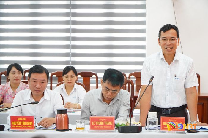 Bí thư Đảng ủy, Chủ tịch HĐND xã Hòa Tiến Nguyễn Hữu Lợi phát biểu tại buổi làm việc. Ảnh: VINH ANH