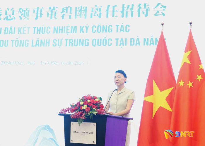 Tổng Lãnh sự Trung Quốc tại Đà Nẵng Đổng Bích Du phát biểu tại buổi tiệc. Ảnh: NGỌC HÀ