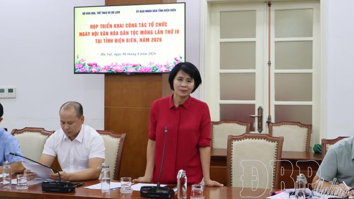 Đại biểu thảo luận tại cuộc họp.