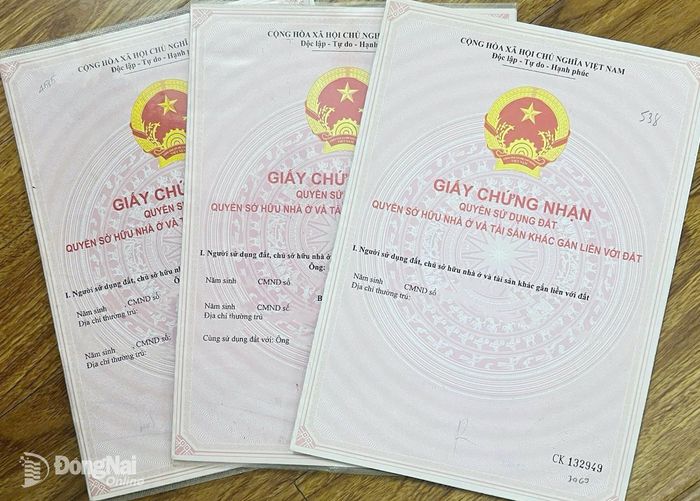 Giấy chứng nhận quyền sử dụng đất bản giấy.