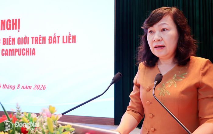 Đồng chí Huỳnh Thị Hằng, Phó Bí thư Thành ủy, Chủ tịch Ủy ban MTTQ Việt Nam thành phố phát biểu chào mừng hội nghị. Ảnh: Nguyệt Hà