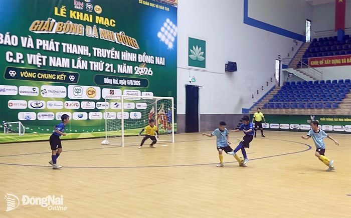 Trận đấu giữa hai đội U.11 Tân Triều và U.11 Trảng Bom. Ảnh: Huy Anh