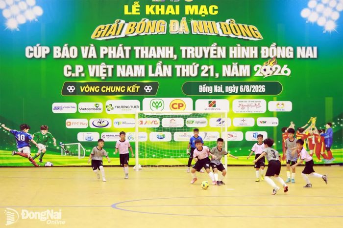 Trận đấu giữa hai đội bóng U.11 Phước Long và U.11 Bình Phước. Ảnh: Thủy Tiên