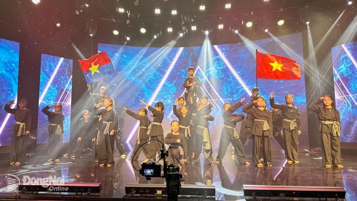 CLB Aerobic Kids Phong Sương biểu diễn tiết mục “Ngày độc lập - Hòa bình của chúng mình”, lan tỏa tinh thần khỏe khoắn, tự tin và niềm vui tuổi thơ trong hòa bình. Ảnh: Minh Huệ