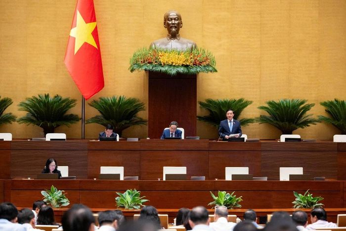 Đoàn chủ tọa tại phiên họp sáng 6-8. Ảnh: quochoi.vn