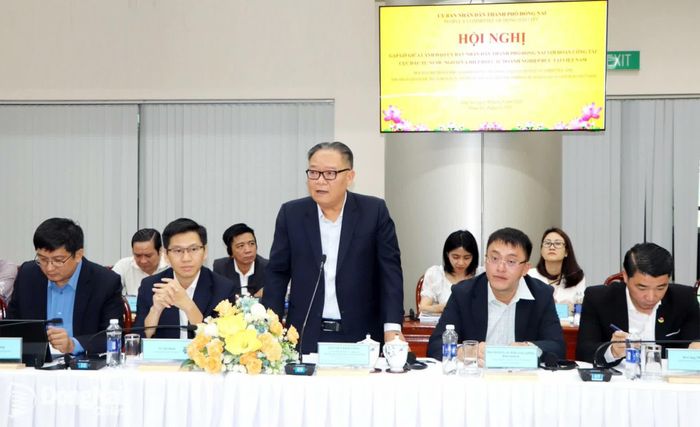 Ủy viên Ban Thường vụ Thành ủy, Phó Chủ tịch Thường trực UBND thành phố Đồng Nai Nguyễn Kim Long phát biểu tại hội nghị. Ảnh: Ngọc Liên