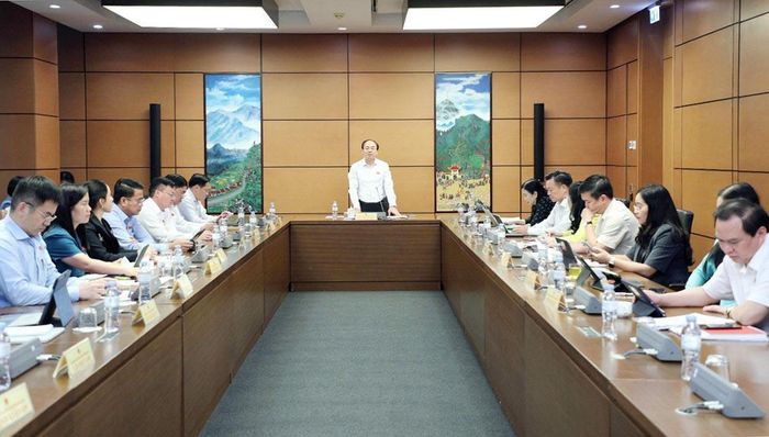 Quang cảnh thảo luận tại tổ 6 (Đoàn Đại biểu Quốc hội tỉnh Thái Nguyên và Đoàn Đại biểu Quốc hội thành phố Đồng Nai). Ảnh: quochoi.vn