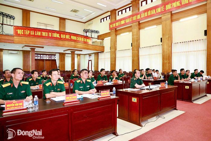 Các đại biểu dự hội nghị thông qua quy hoạch xây dựng Bệnh viện Quân dân y 16, doanh trại Sở chỉ huy Binh đoàn và đơn vị.
