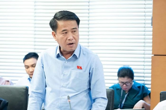 Đại biểu Nguyễn Tấn Linh, Đoàn Đại biểu Quốc hội thành phố Đồng Nai phát biểu thảo luận tại tổ. Ảnh: quochoi.vn