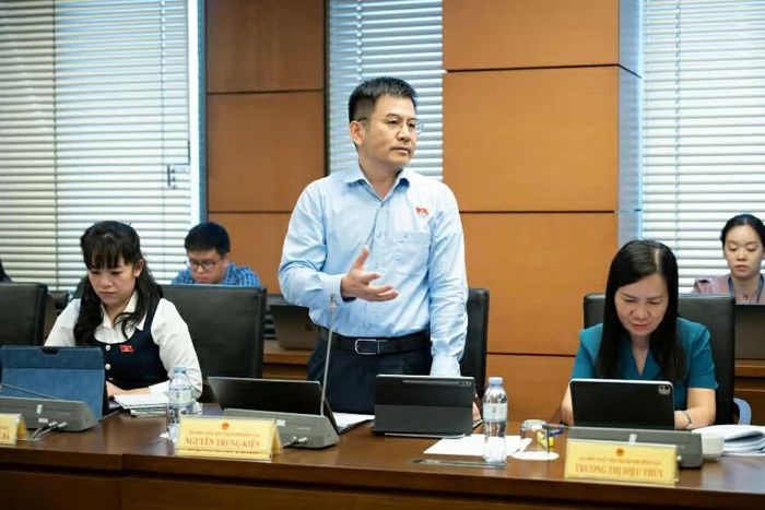 Đại biểu Nguyễn Trung Kiên, Đoàn Đại biểu Quốc hội thành phố Đồng Nai phát biểu thảo luận tại tổ. Ảnh: quochoi.vn