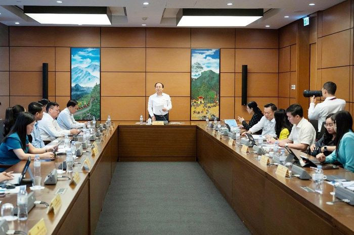 Quang cảnh thảo luận tại tổ 6 (Đoàn Đại biểu Quốc hội tỉnh Thái Nguyên và Đoàn Đại biểu Quốc hội thành phố Đồng Nai) chiều 6-8. Ảnh: quochoi.vn