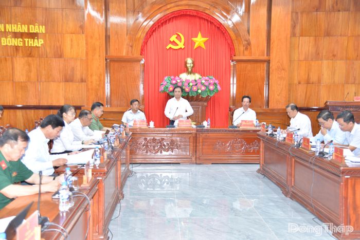 Quang cảnh cuộc họp.
