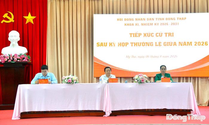 Đại biểu HĐND tỉnh lắng nghe, ghi nhận ý kiến, kiến nghị của cử tri.