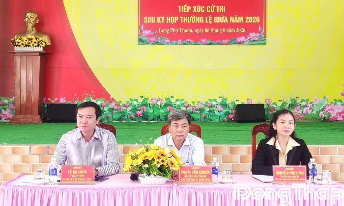 Đại biểu HĐND tỉnh tiếp xúc cử tri xã Long Phú Thuận.