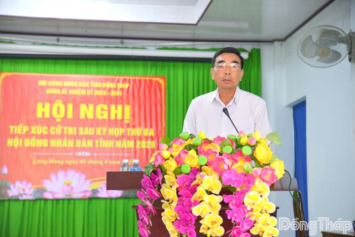 Đồng chí Nguyễn Văn Kiệt, Phó Giám đốc Sở Nông nghiệp và Môi trường tỉnh Đồng Tháp phát biểu tại buổi tiếp xúc cử tri.