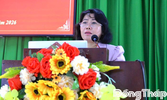 Đại biểu Phạm Thị Mai Tiên phát biểu tại buổi tiếp xúc cử tri xã Hội Cư