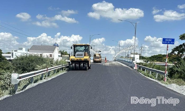 Khẩn trương thi công trên tuyến quốc lộ 30, đoạn cầu Đúc (xã Tân Hồng).