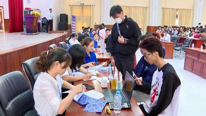  Chính sách miễn, giảm học phí góp phần chia sẻ gánh nặng tài chính đối với gia đình các học sinh, sinh viên. Ảnh: Nhật Trường 