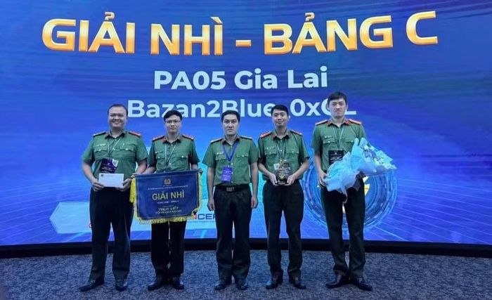 Đội tuyển Phòng An ninh mạng và phòng, chống tội phạm sử dụng công nghệ cao (Công an tỉnh Gia Lai) xuất sắc giành giải Nhì tại Bảng C. Ảnh: Mạnh Cường