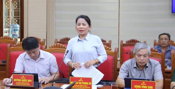  Trưởng Ban Ban Tuyên giáo và Dân vận Tỉnh ủy Nguyễn Thị Phong Vũ phát biểu làm rõ thêm các vấn đề được đề cập đến kết quả triển khai trong 7 tháng năm 2026 về phát triển khoa học công nghệ, đổi mới sáng tạo và chuyển đổi số. Ảnh: Trọng Lợi 
