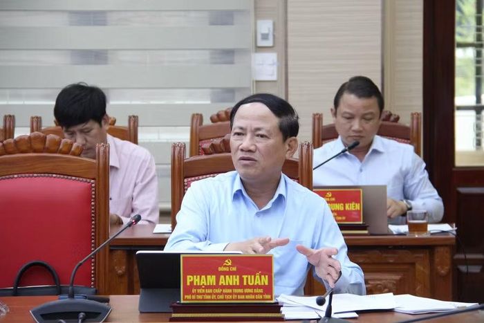  Chủ tịch UBND tỉnh Phạm Anh Tuấn phát biểu tại phiên họp, nhấn mạnh các nhiệm vụ trọng tâm về phát triển khoa học, công nghệ, đổi mới sáng tạo và chuyển đổi số trong 5 tháng cuối năm 2026. Ảnh: Trọng Lợi 