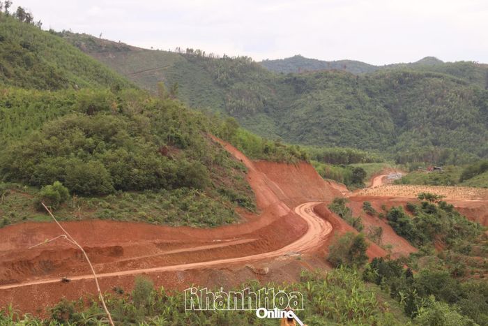 Tuyến đường liên vùng Khánh Sơn - Khánh Vĩnh dần hình thành. 