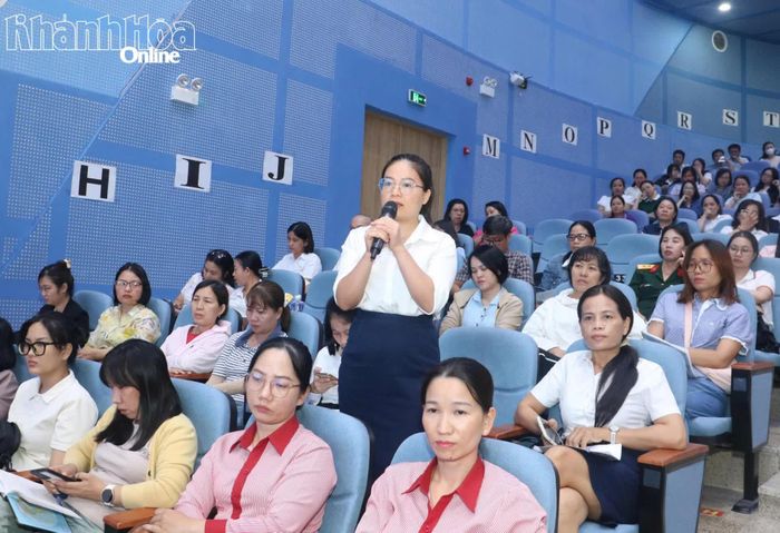 Đại diện một doanh nghiệp phát biểu ý kiến tại hội nghị.