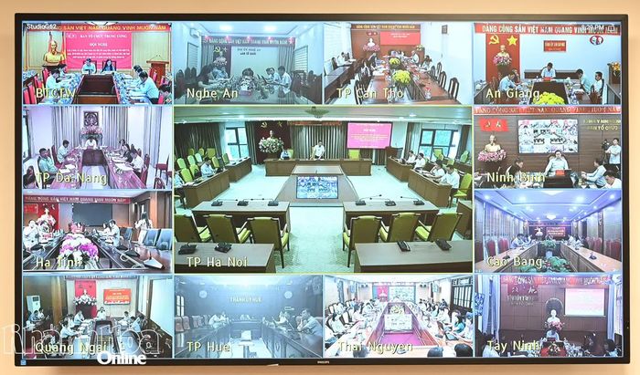 Hội nghị được tổ chức trực tiếp kết hợp trực tuyến.