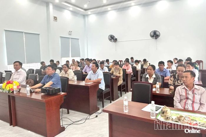 Các đại biểu tham gia buổi tập huấn.