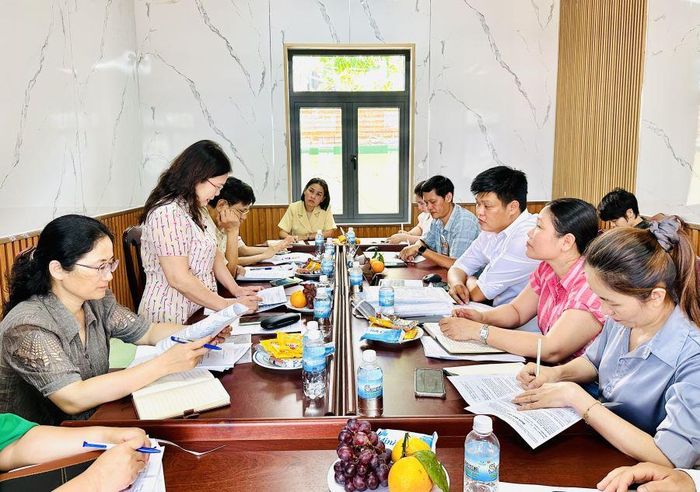 Quang cảnh buổi làm việc.