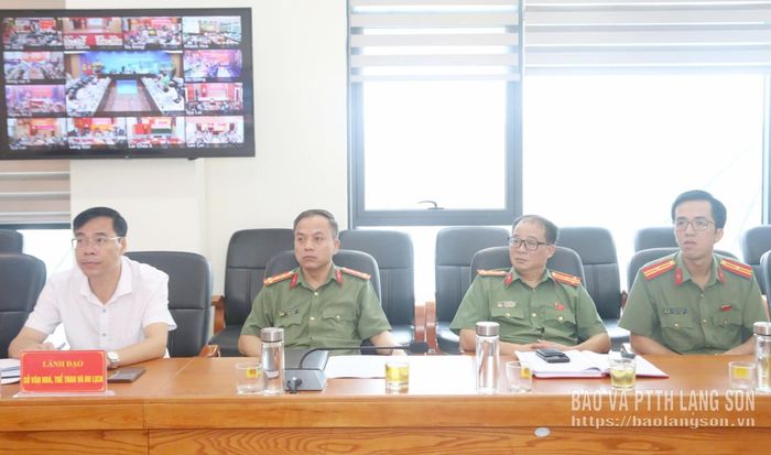 Các đại biểu dự phiên họp tại điểm cầu Công an tỉnh Lạng Sơn 
