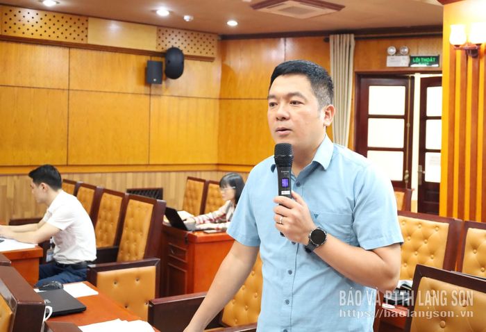 Lãnh đạo Ban Pháp chế HĐND tỉnh phát biểu ý kiến tại buổi thẩm tra
