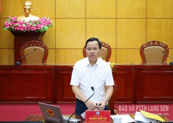 Đồng chí Hoàng Văn Tài, Tỉnh ủy viên, Trưởng Ban Kinh tế - Ngân sách HĐND tỉnh phát biểu kết luận