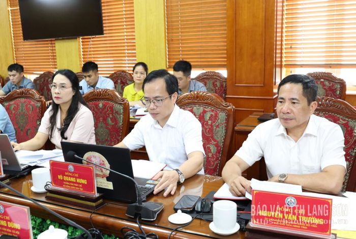 Các đại biểu dự cuộc họp 