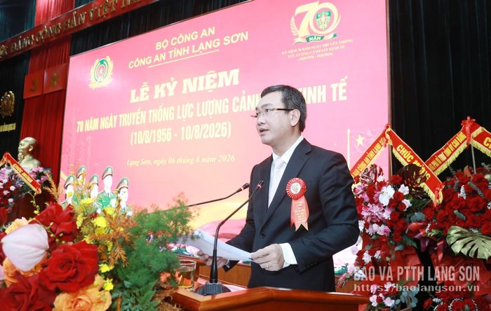 Đồng chí Nguyễn Cảnh Toàn, Phó Bí thư Tỉnh ủy, Chủ tịch UBND tỉnh phát biểu tại lễ kỷ niệm