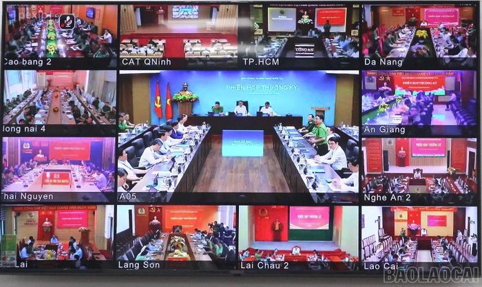 Phiên họp được tổ chức trực tiếp kết hợp trực tuyến tới các tỉnh, thành phố trên cả nước.