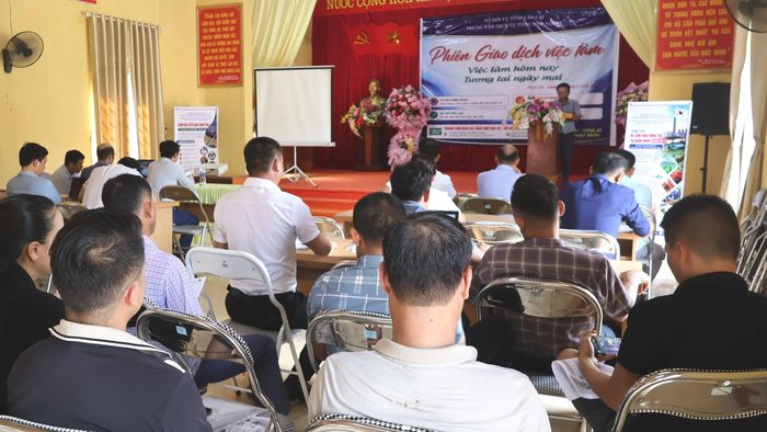Quang cảnh phiên giao dịch.