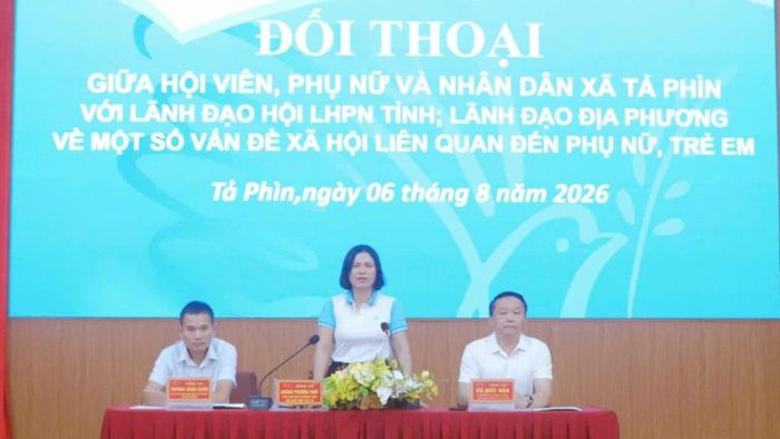Các đồng chí chủ trì buổi đối thoại.