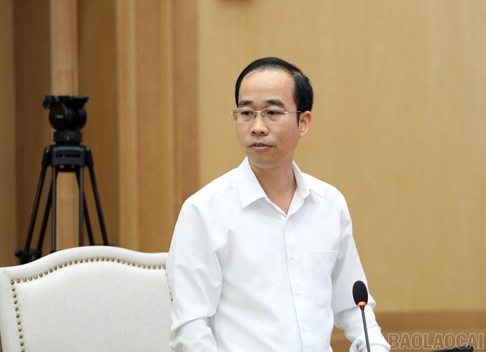 Các đại biểu phát biểu tại buổi làm việc.