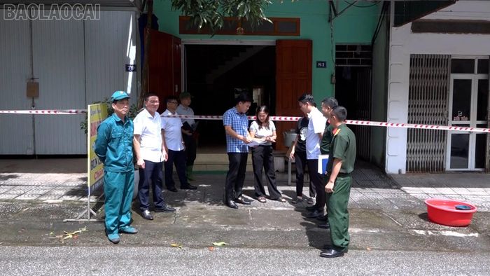 Phường Văn Phú yêu cầu các tổ dân phố, các hội đoàn thể tuyên truyền vận động sâu rộng cho Nhân dân về Quyết định số 2717 của UBND tỉnh để người dân kịp thời nắm bắt.