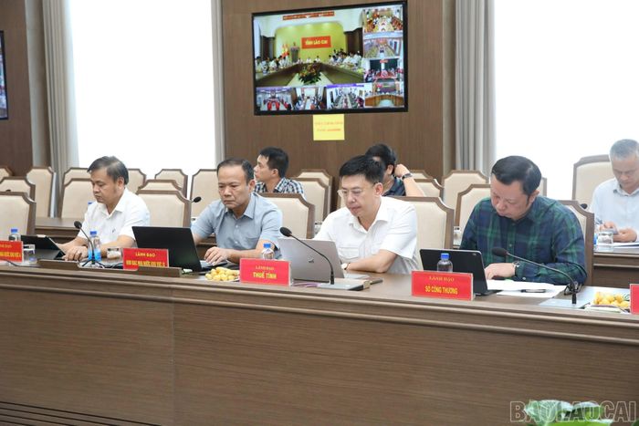 Các đại biểu dự hội nghị tại điểm cầu UBND tỉnh.