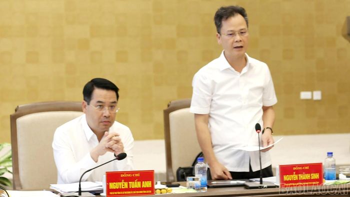 Đồng chí Nguyễn Thành Sinh - Phó Chủ tịch UBND tỉnh đề nghị các sở, ngành, địa phương tập trung tháo gỡ những khó khăn, vướng mắc, khơi thông nguồn lực để thúc đẩy tăng trưởng kinh tế.